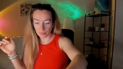 Snapshot of save_the_qween chatting on 11-10-25, 06:12 save the qween online show from 11-10-25, 06:12