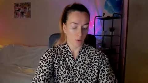 Snapshot of save_the_qween chatting on 11-28-25, 12:19 save the qween online show from 11-28-25, 12:19