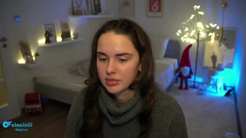 Snapshot of savvage_play chatting on 12-16-24, 07:43 Naomi online show from 12-16-24, 07:43