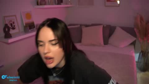 Snapshot of savvage_play chatting on 02-11-25, 07:38 Naomi online show from 02-11-25, 07:38