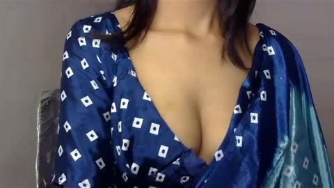 Snapshot of saxee_love chatting on 12-23-24, 05:11 saxee online show from 12-23-24, 05:11