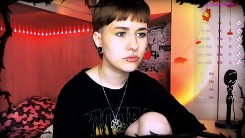pronoun she. name Mary. age 21. online show from 12-05-24, 02:00