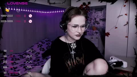 pronoun she. name Mary. age 21. online show from 01-14-25, 12:11
