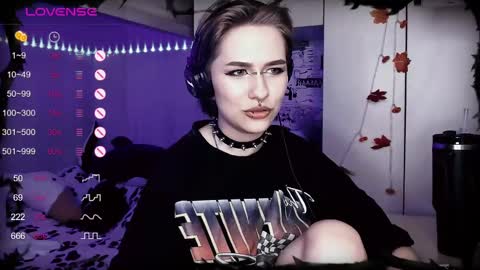 pronoun she. name Mary. age 21. online show from 02-15-25, 04:56