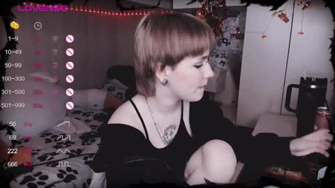 pronoun she. name Mary. age 21. online show from 02-16-25, 09:27