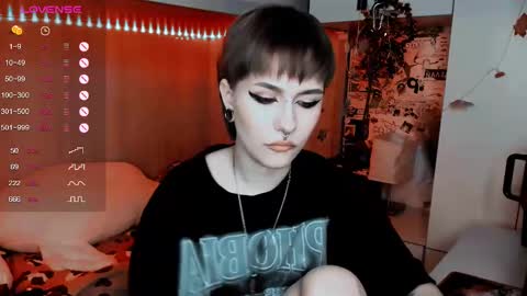 pronoun she. name Mary. age 21. online show from 02-19-25, 08:52