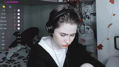 pronoun she. name Mary. age 21. online show from 03-07-25, 04:22