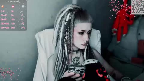 pronoun she. name Mary. age 21. online show from 11-28-25, 11:46