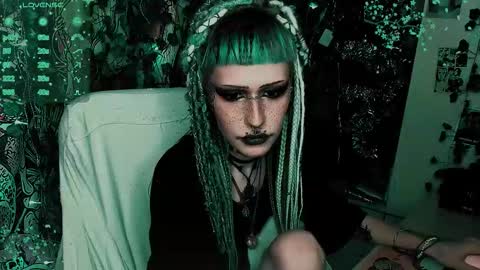 pronoun she. name Mary. age 21. online show from 01-14-26, 10:47