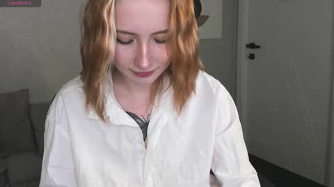 Kira  GMT 7 Mon Thu-Sun  0800am-0200pm  online show from 12-18-25, 09:48