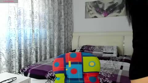 Snapshot of sayyouwantme1 chatting on 01-18-25, 01:08 Mikyyy online show from 01-18-25, 01:08