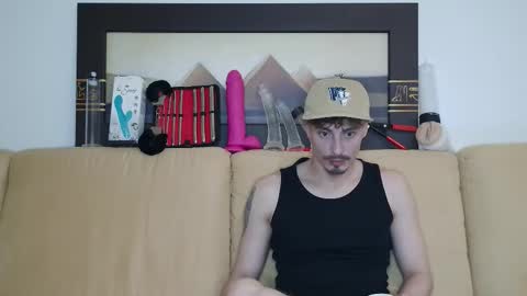 Snapshot of scaleslayer chatting on 11-01-25, 08:55 Mike online show from 11-01-25, 08:55