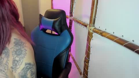 Snapshot of scarbadgirl_ chatting on 06-11-26, 03:59 scarbadgirl_ online show from 06-11-26, 03:59