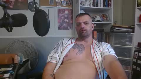 Snapshot of scarecrow2wm chatting on 09-13-25, 11:04 Kent Clark online show from 09-13-25, 11:04