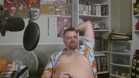 Snapshot of scarecrow2wm chatting on 09-20-25, 07:09 Kent Clark online show from 09-20-25, 07:09