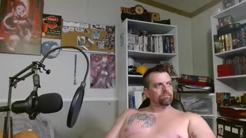 Snapshot of scarecrow2wm chatting on 11-10-25, 05:17 Kent Clark online show from 11-10-25, 05:17