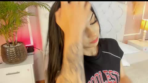 Snapshot of scarlet__hill chatting on 02-28-25, 02:09 scarlet hill online show from 02-28-25, 02:09