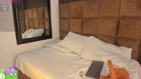 Snapshot of scarlet__love__ chatting on 06-23-26, 11:52 scarlet__love__ online show from 06-23-26, 11:52