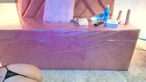 Scarlet  online show from 09-16-25, 04:13