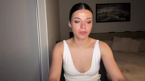 Sophie online show from 06-25-26, 07:35