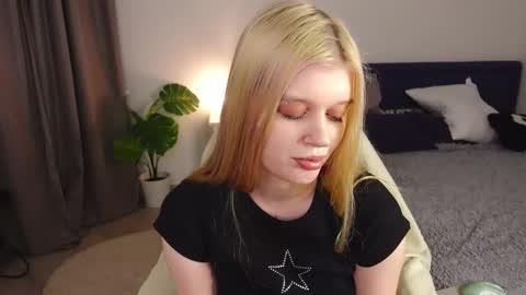 scarlet_enchantress online show from 11-28-25, 06:27