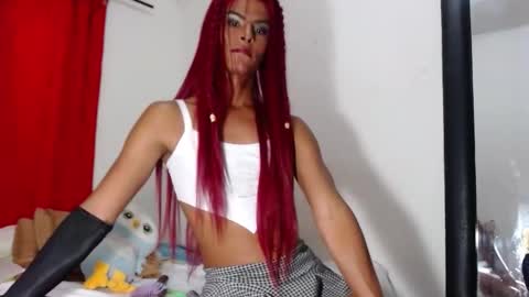 Snapshot of scarlet_goddes chatting on 10-11-25, 08:40 As me online show from 10-11-25, 08:40