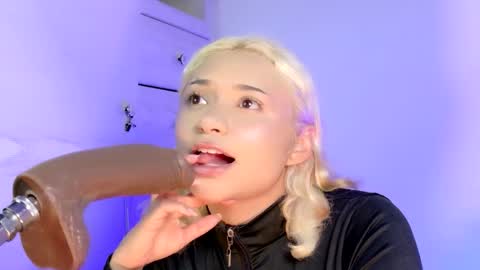 scarlet_gold online show from 04-16-26, 02:34