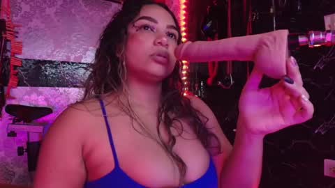 Snapshot of scarlet_queen__ chatting on 11-01-25, 12:45 Scarlet online show from 11-01-25, 12:45