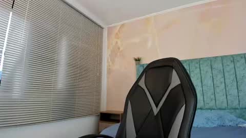 Snapshot of scarlet_rose__ chatting on 02-26-25, 12:14 Scarlet  online show from 02-26-25, 12:14