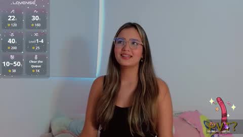Snapshot of scarlet_rose__ chatting on 10-17-25, 08:44 Scarlet  online show from 10-17-25, 08:44