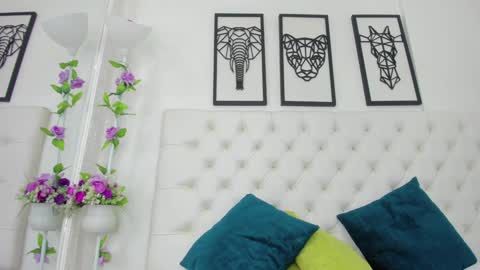 Isa online show from 12-31-24, 02:14