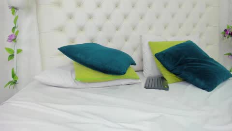 Isa online show from 02-15-25, 05:17