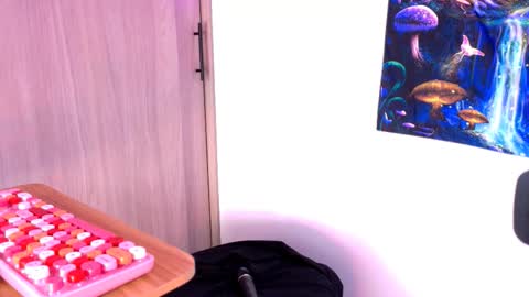 Scarlet online show from 11-06-25, 03:46