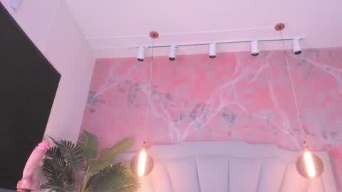 Snapshot of scarletdavis_ chatting on 05-11-26, 04:04 Scarlet Dayana online show from 05-11-26, 04:04