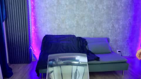 Snapshot of scarleteyes_ chatting on 10-13-25, 04:01 Amanda online show from 10-13-25, 04:01