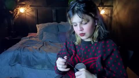 Snapshot of scarleth_shadow chatting on 09-18-25, 01:40 SCARLETH online show from 09-18-25, 01:40