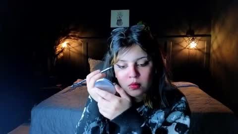 Snapshot of scarleth_shadow chatting on 09-30-25, 01:54 SCARLETH online show from 09-30-25, 01:54