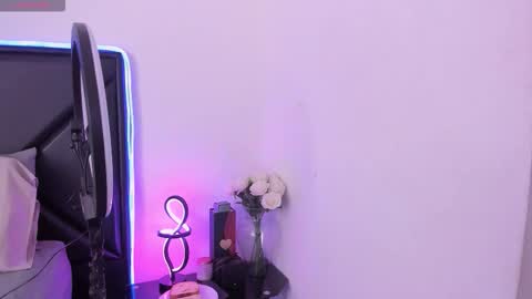 Snapshot of scarletkent chatting on 10-31-25, 03:57 ScarletKent online show from 10-31-25, 03:57