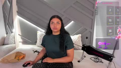 Snapshot of scarlett__2 chatting on 05-18-26, 02:01 Scarlett online show from 05-18-26, 02:01