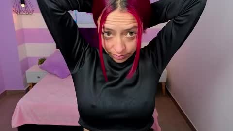 Snapshot of scarlett__bell chatting on 05-13-26, 11:40 Scarlett online show from 05-13-26, 11:40