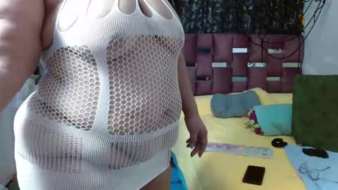 Snapshot of scarlett__jhonson chatting on 10-22-25, 10:20 Scarlett online show from 10-22-25, 10:20