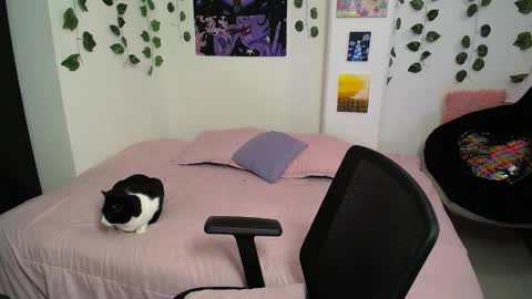 Snapshot of scarlett_blackthorne chatting on 09-23-25, 04:48 Scarlett Blackthorne online show from 09-23-25, 04:48