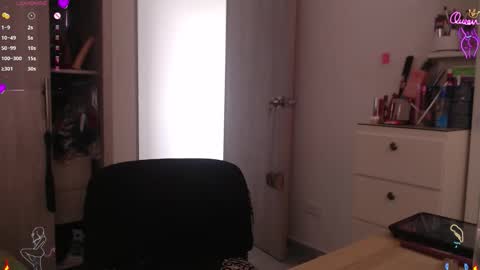 Scarlett Thumb up please help me 100 its important online show from 02-13-26, 07:54