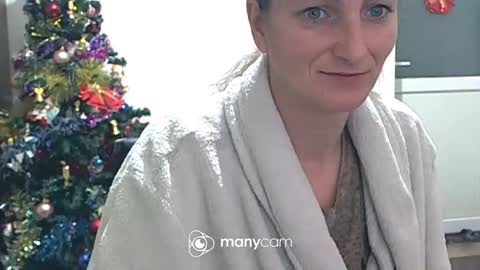 Snapshot of scarlett_queen01 chatting on 01-08-25, 02:14 scarlett_queen01 online show from 01-08-25, 02:14