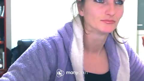 Snapshot of scarlett_queen01 chatting on 02-07-25, 03:34 scarlett_queen01 online show from 02-07-25, 03:34