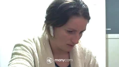 Snapshot of scarlett_queen01 chatting on 10-19-25, 03:40 scarlett_queen01 online show from 10-19-25, 03:40