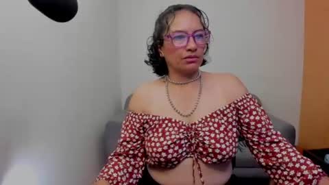 Snapshot of scarlett_sax chatting on 06-10-26, 11:35 Scarlett sax online show from 06-10-26, 11:35
