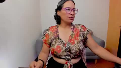 Snapshot of scarlett_sax chatting on 06-11-26, 11:47 Scarlett sax online show from 06-11-26, 11:47