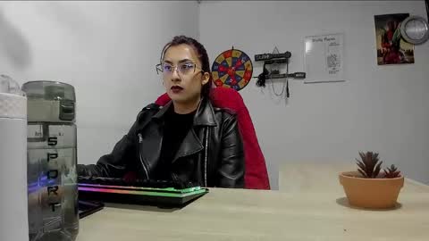 Snapshot of scarlett_sen chatting on 03-11-25, 01:12 Mistress Scarlett online show from 03-11-25, 01:12