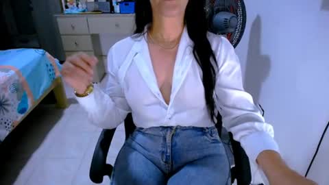 Snapshot of scarlett_sex2 chatting on 06-26-26, 05:28 scarlet online show from 06-26-26, 05:28